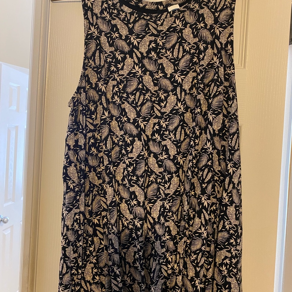 Old Navy size small sleeveless tunic top.